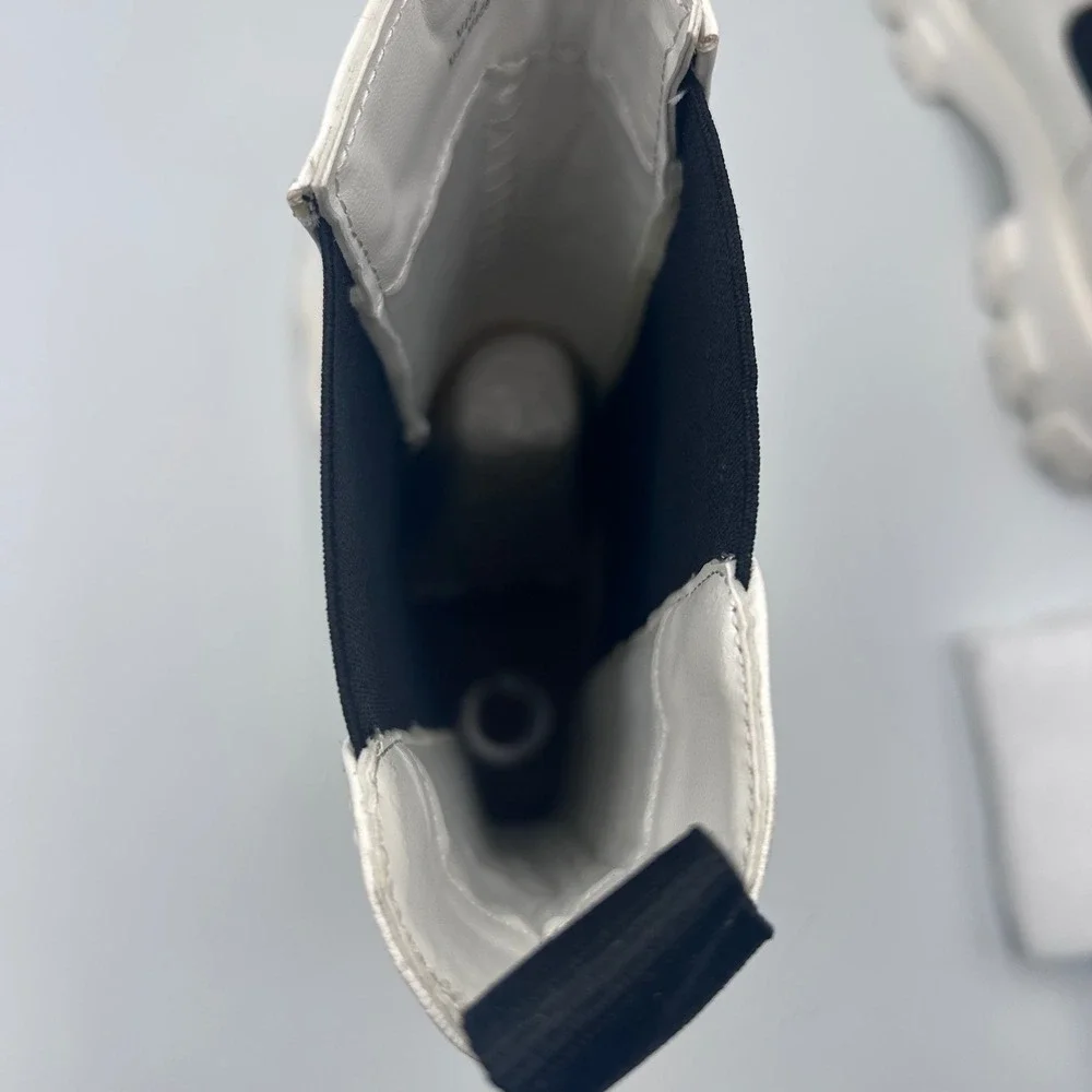 Unbranded modern chunky